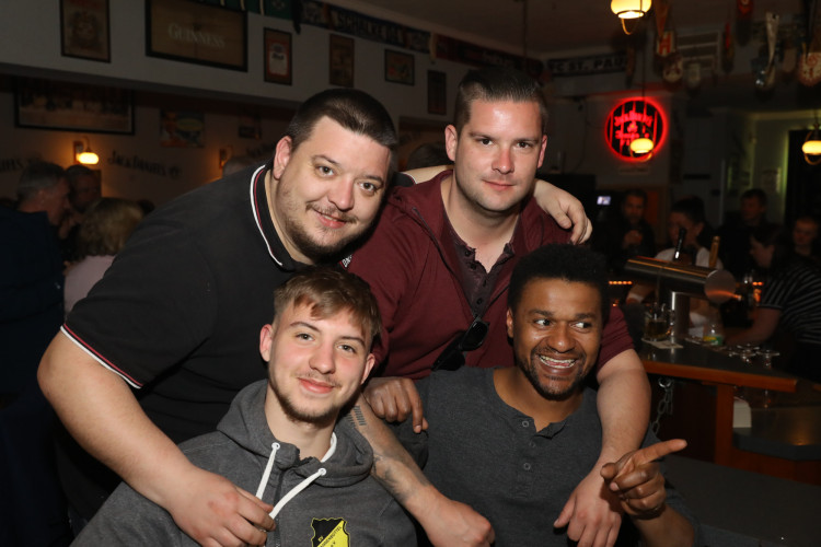 Discofox und Karaoke - Wir zeigen Euch die schönsten Bilder von Gifhorns Kneipen beim Feiern in den Mai