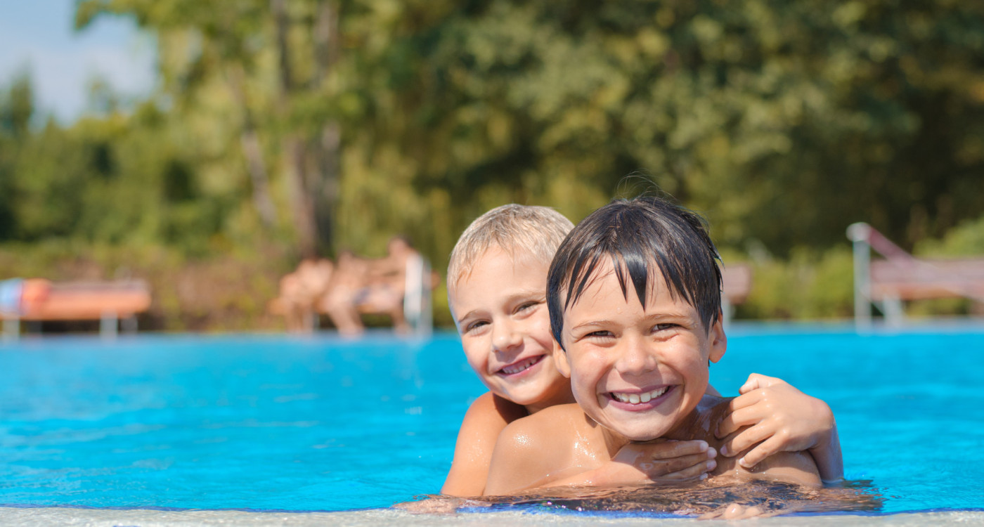 DJ-Musik, Pommes und Planschen bei Gifhorns Pool-Party: Die Allerwelle und FBZ Grille laden ein