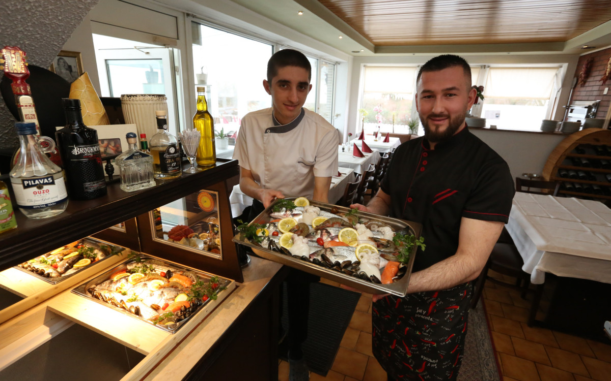 Donnerstags kommt der Fisch aus Hamburg: Das Gifhorner Restaurant Platon setzt vermehrt auf Steinbutt, Dorade und Sepia
