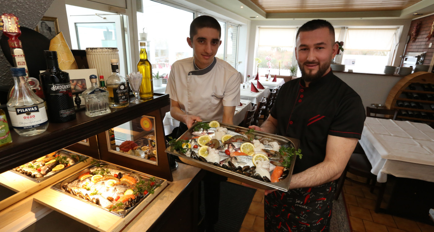 Donnerstags kommt der Fisch aus Hamburg: Das Gifhorner Restaurant Platon setzt vermehrt auf Steinbutt, Dorade und Sepia