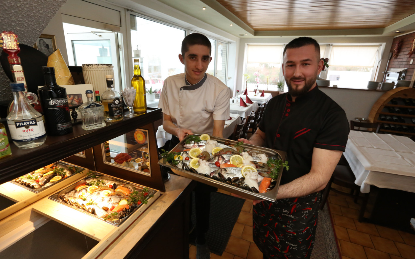 Donnerstags kommt der Fisch aus Hamburg: Das Gifhorner Restaurant Platon setzt vermehrt auf Steinbutt, Dorade und Sepia