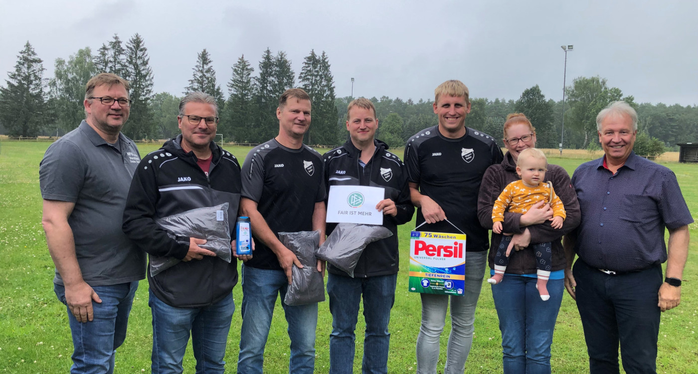 Doppelgänger-Duell: SC Hagen-Bokel leiht SG Brechtorf-Hoitlingen III Trikots und wird für Fairplay geehrt