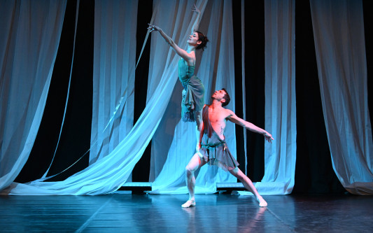 Durch das Trauma in die glückliche Freiheit: Am 24. Mai gastiert das Ballett-Gesang-Stück „Amina“ in der Stadthalle Gifhorn