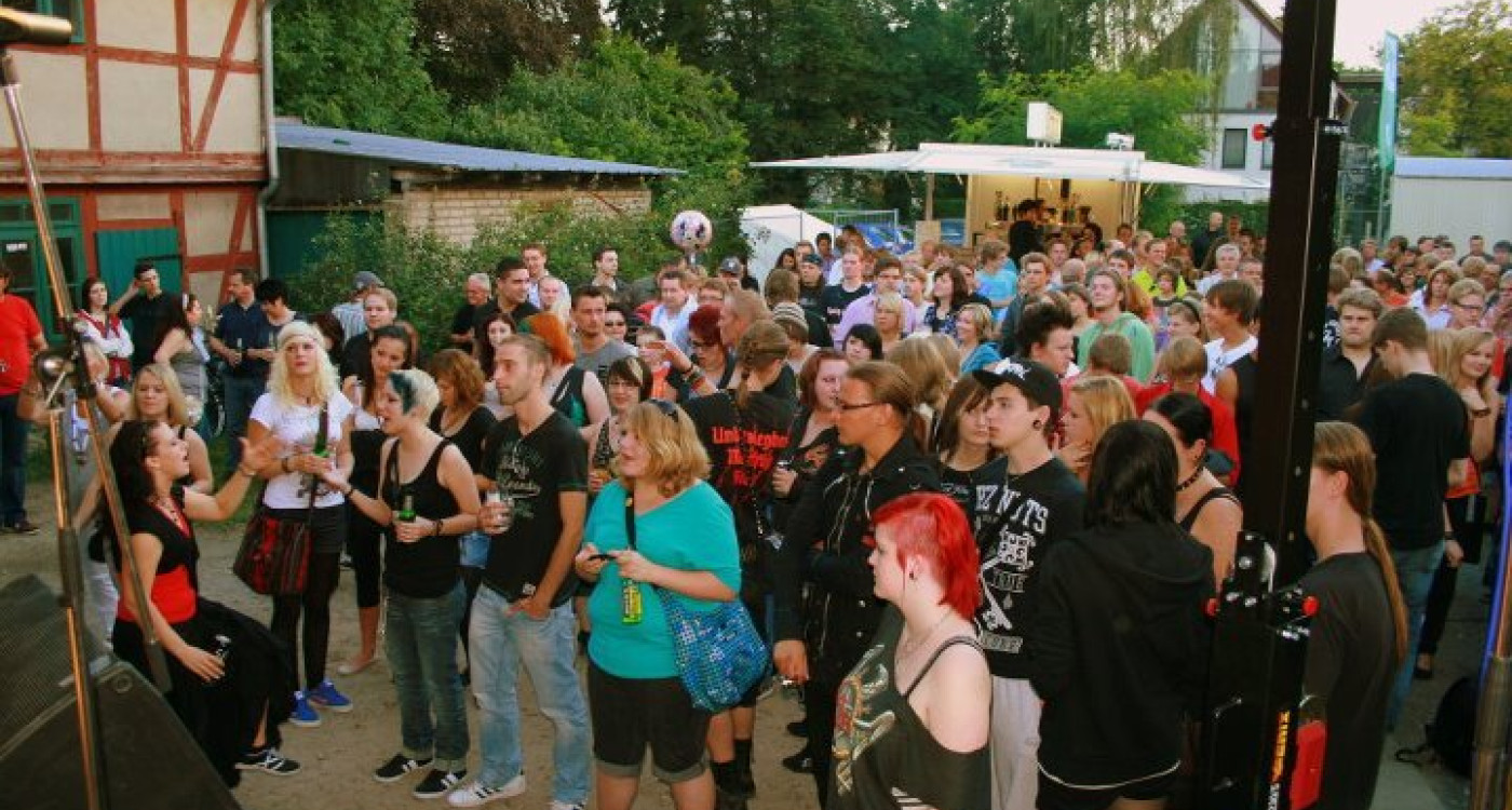 Durch den Glitzervorhang in eine andere Sphäre - Altstadtfest-Rückblick: So war das damals in Gifhorns sagenhafter Zickengasse