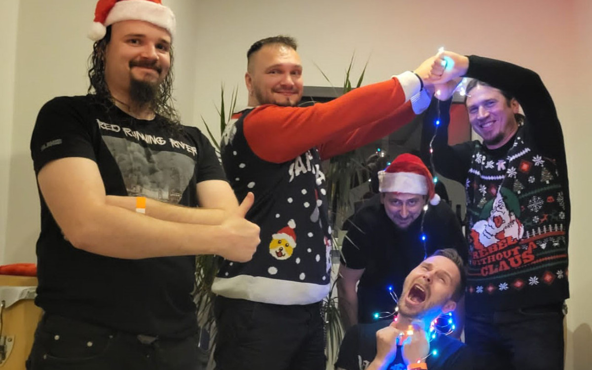 Eben noch melancholisch, dann auf die Fresse: Red Running River veröffentlichen ihr erstes Album „Silence“ – Seit Tag eins dabei in der Thrash-Rock-Band ist der Rötgesbütteler Ronny Pfeil