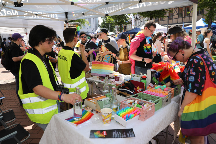 Egal, wer Du bist, und egal, wen Du liebst: KURT zeigt Euch die schönsten Bilder vom 1. Christopher Street Day in Gifhorn