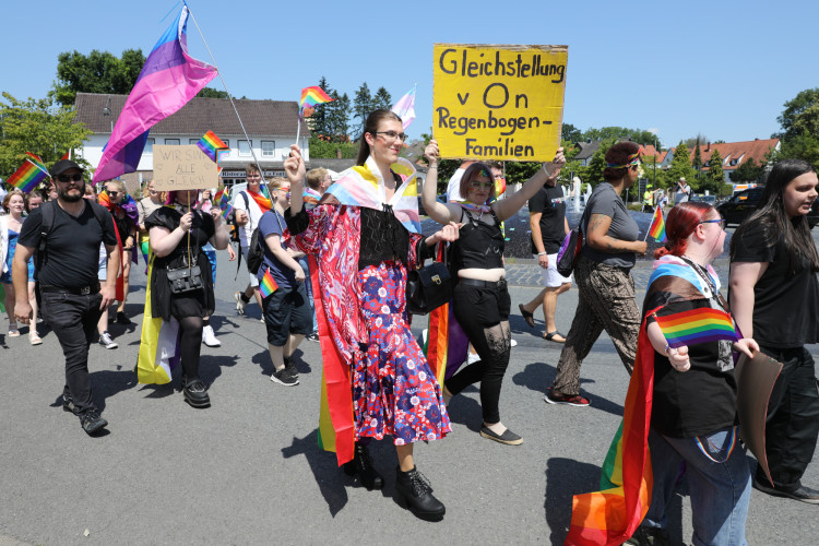 Egal, wer Du bist, und egal, wen Du liebst: KURT zeigt Euch die schönsten Bilder vom 1. Christopher Street Day in Gifhorn