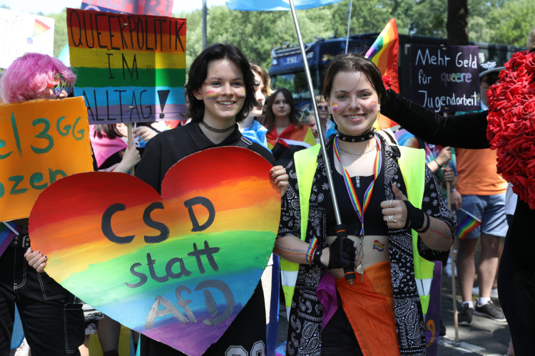Egal, wer Du bist, und egal, wen Du liebst: KURT zeigt Euch die schönsten Bilder vom 1. Christopher Street Day in Gifhorn