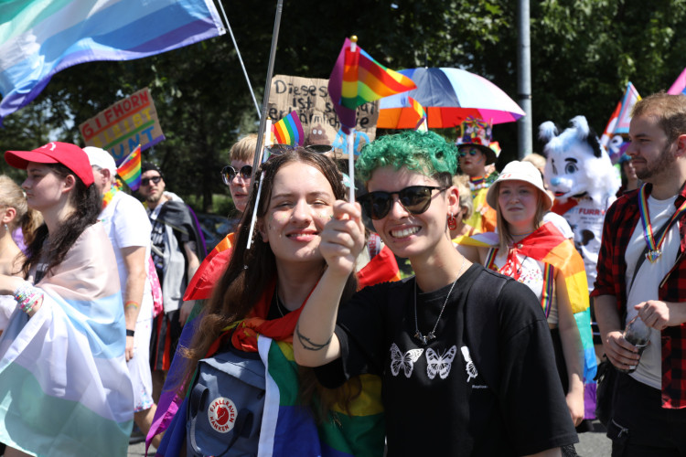 Egal, wer Du bist, und egal, wen Du liebst: KURT zeigt Euch die schönsten Bilder vom 1. Christopher Street Day in Gifhorn