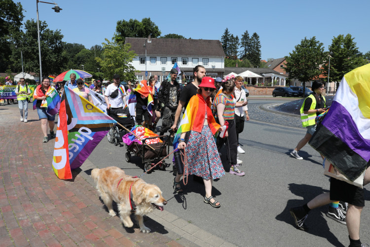 Egal, wer Du bist, und egal, wen Du liebst: KURT zeigt Euch die schönsten Bilder vom 1. Christopher Street Day in Gifhorn