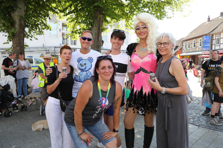 Egal, wer Du bist, und egal, wen Du liebst: KURT zeigt Euch die schönsten Bilder vom 1. Christopher Street Day in Gifhorn