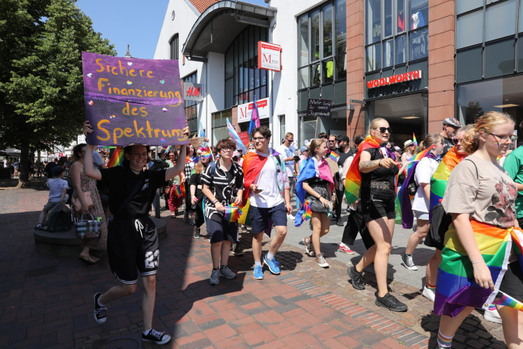 Egal, wer Du bist, und egal, wen Du liebst: KURT zeigt Euch die schönsten Bilder vom 1. Christopher Street Day in Gifhorn