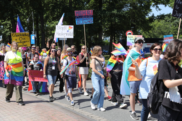 Egal, wer Du bist, und egal, wen Du liebst: KURT zeigt Euch die schönsten Bilder vom 1. Christopher Street Day in Gifhorn