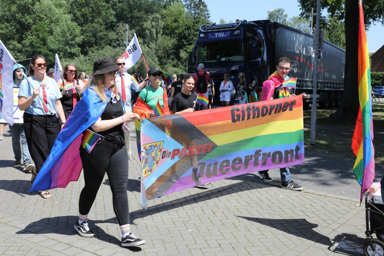 Egal, wer Du bist, und egal, wen Du liebst: KURT zeigt Euch die schönsten Bilder vom 1. Christopher Street Day in Gifhorn