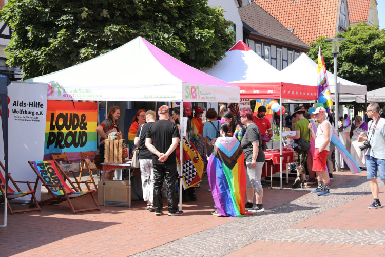 Egal, wer Du bist, und egal, wen Du liebst: KURT zeigt Euch die schönsten Bilder vom 1. Christopher Street Day in Gifhorn
