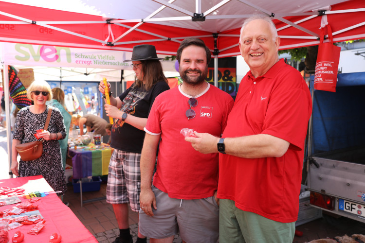 Egal, wer Du bist, und egal, wen Du liebst: KURT zeigt Euch die schönsten Bilder vom 1. Christopher Street Day in Gifhorn