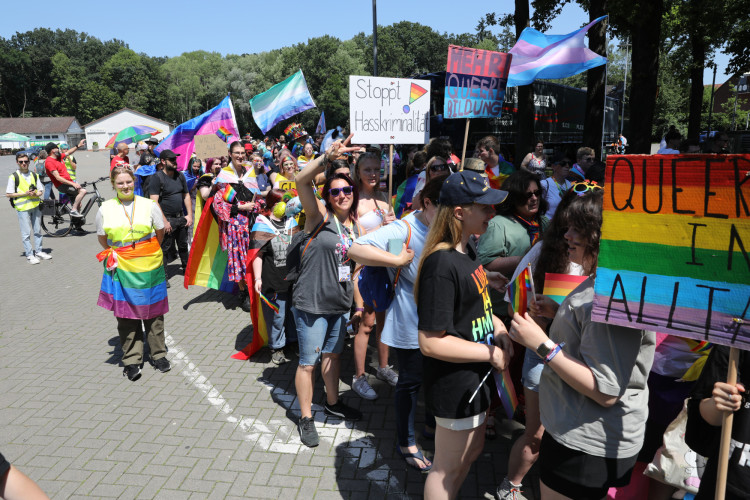 Egal, wer Du bist, und egal, wen Du liebst: KURT zeigt Euch die schönsten Bilder vom 1. Christopher Street Day in Gifhorn