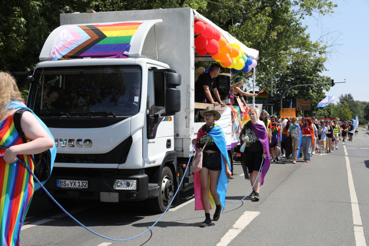 Egal, wer Du bist, und egal, wen Du liebst: KURT zeigt Euch die schönsten Bilder vom 1. Christopher Street Day in Gifhorn