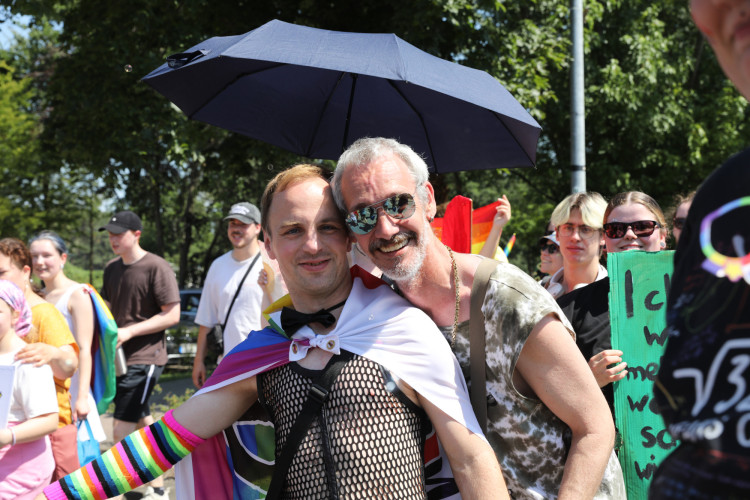 Egal, wer Du bist, und egal, wen Du liebst: KURT zeigt Euch die schönsten Bilder vom 1. Christopher Street Day in Gifhorn