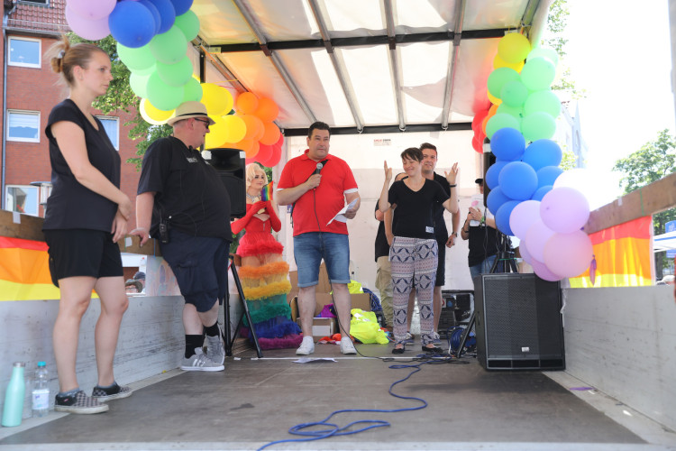 Egal, wer Du bist, und egal, wen Du liebst: KURT zeigt Euch die schönsten Bilder vom 1. Christopher Street Day in Gifhorn