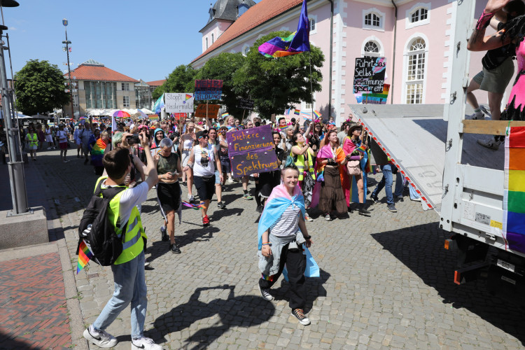 Egal, wer Du bist, und egal, wen Du liebst: KURT zeigt Euch die schönsten Bilder vom 1. Christopher Street Day in Gifhorn