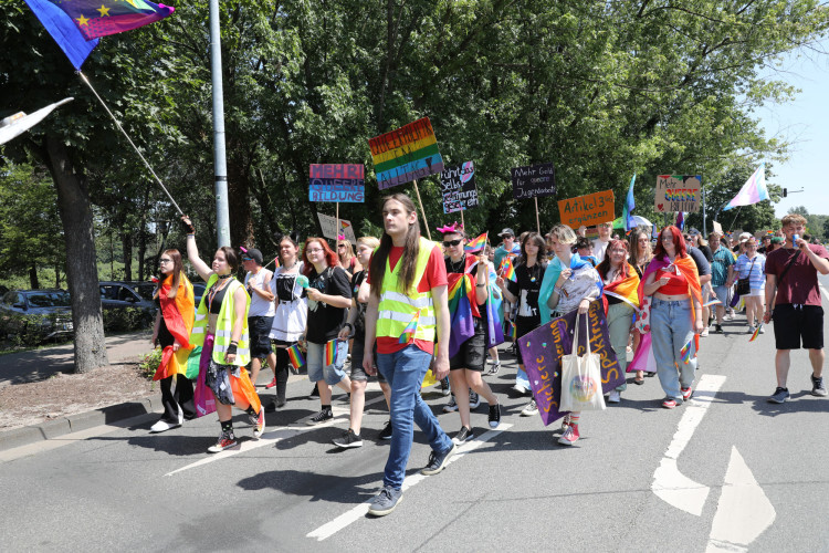 Egal, wer Du bist, und egal, wen Du liebst: KURT zeigt Euch die schönsten Bilder vom 1. Christopher Street Day in Gifhorn