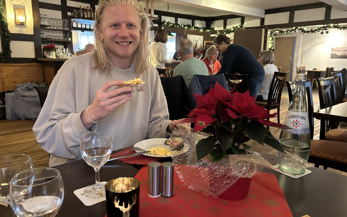 Eher wohl dreißig Nüsse für Aschenbrödel: Beim Adventsbrunch im Braunen Hirsch in Isenbüttel ist kein Ende in Sicht