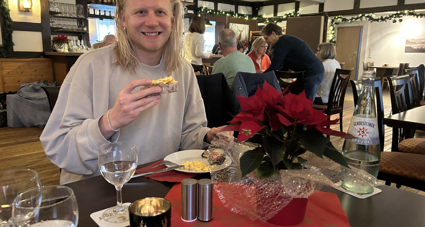 Eher wohl dreißig Nüsse für Aschenbrödel: Beim Adventsbrunch im Braunen Hirsch in Isenbüttel ist kein Ende in Sicht