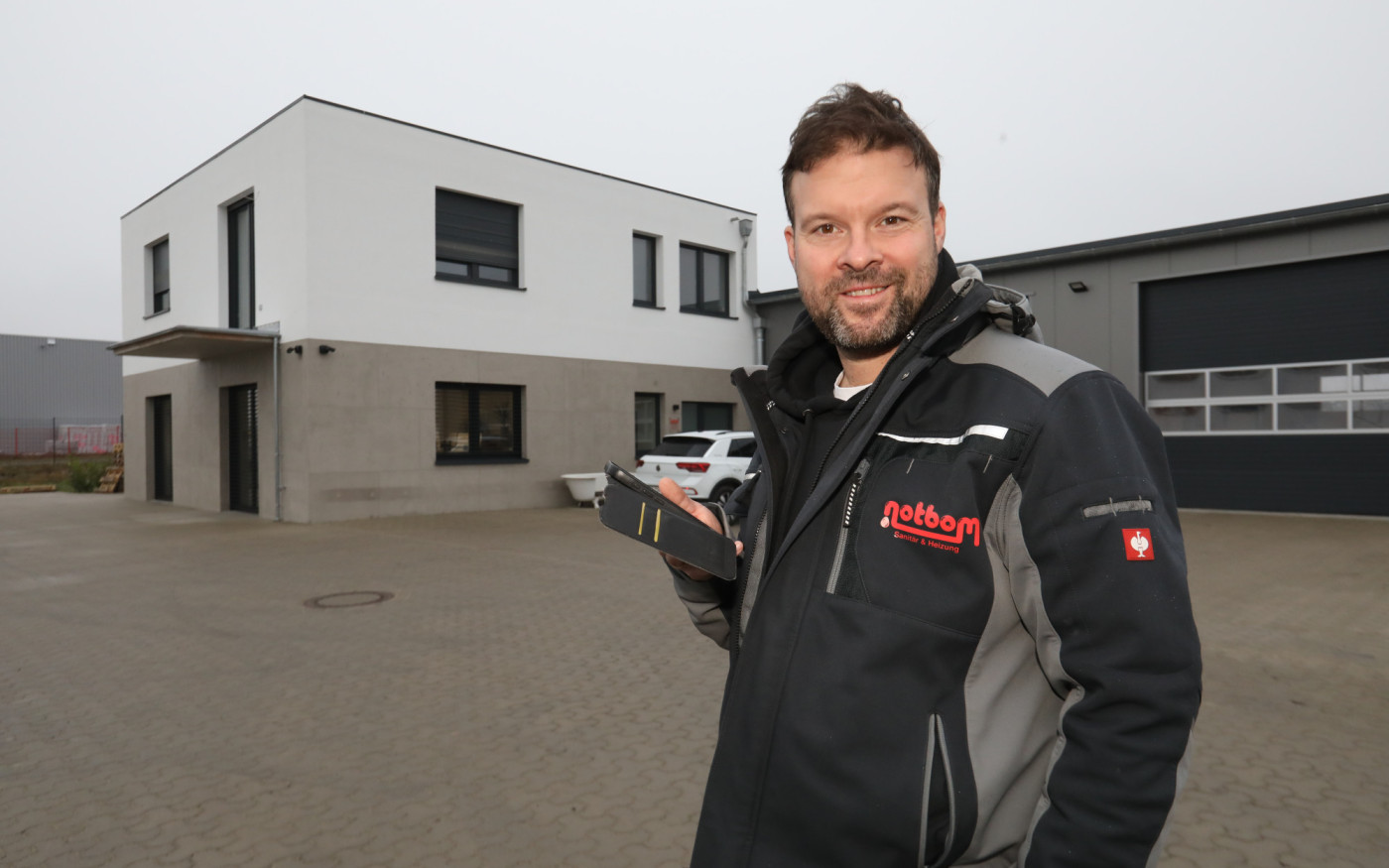 Ein neues Zuhause für Notbom in Gamsen: Sebastian Notbom und sein Team freuen sich über den Neubau im Westerfeld
