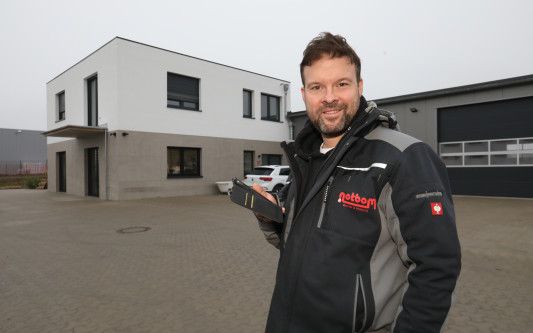 Ein neues Zuhause für Notbom in Gamsen: Sebastian Notbom und sein Team freuen sich über den Neubau im Westerfeld