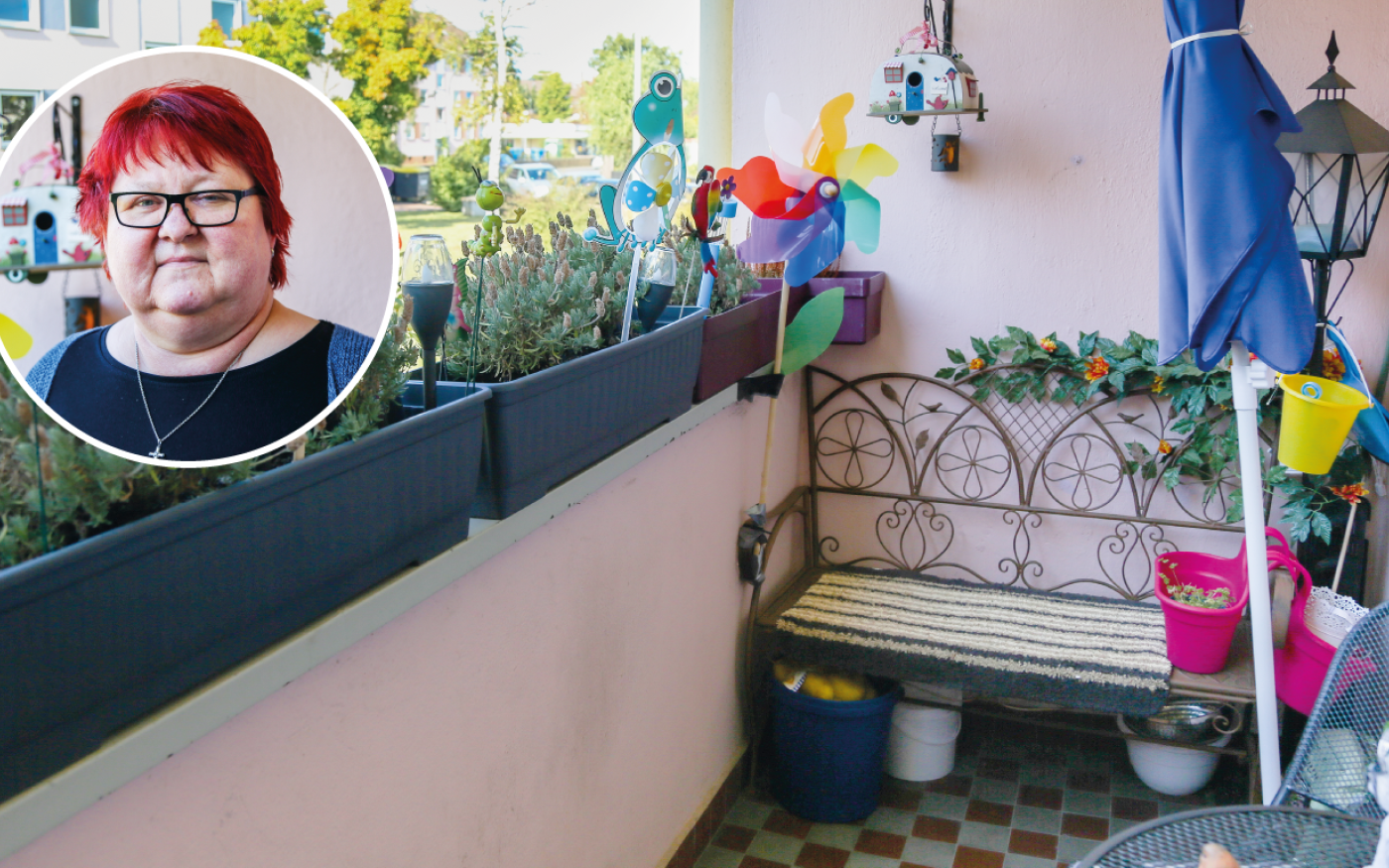 Ein Paradies für Schmetterlinge - Enkel Sam hilft Jutta Lucke fleißig beim Bepflanzen ihres Balkons