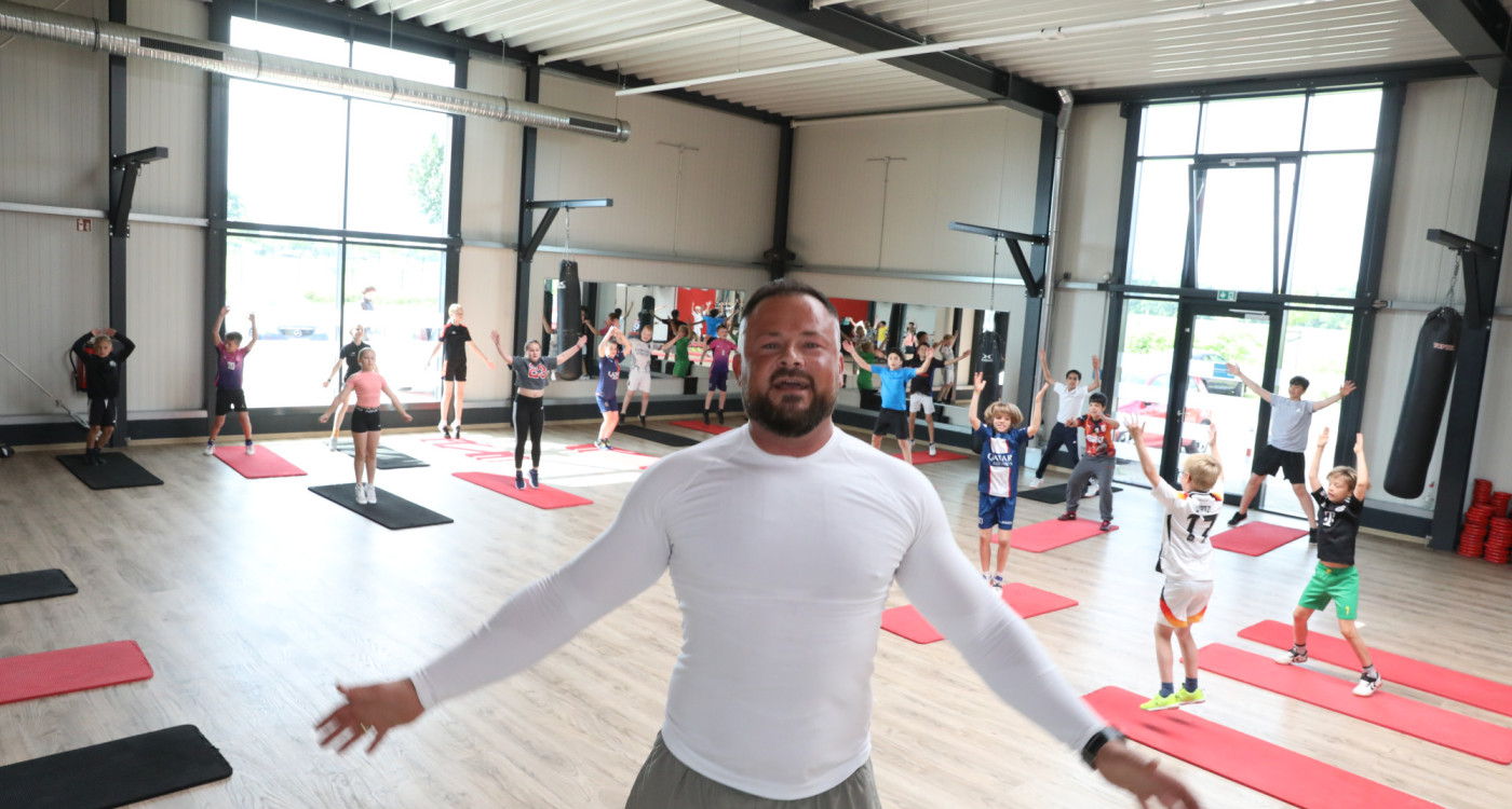 Ein Pilotprojekt, was Wellen schlägt: Mit Starkidz Athletics trainiert Alex Semenov Kinder körperlich und geistig