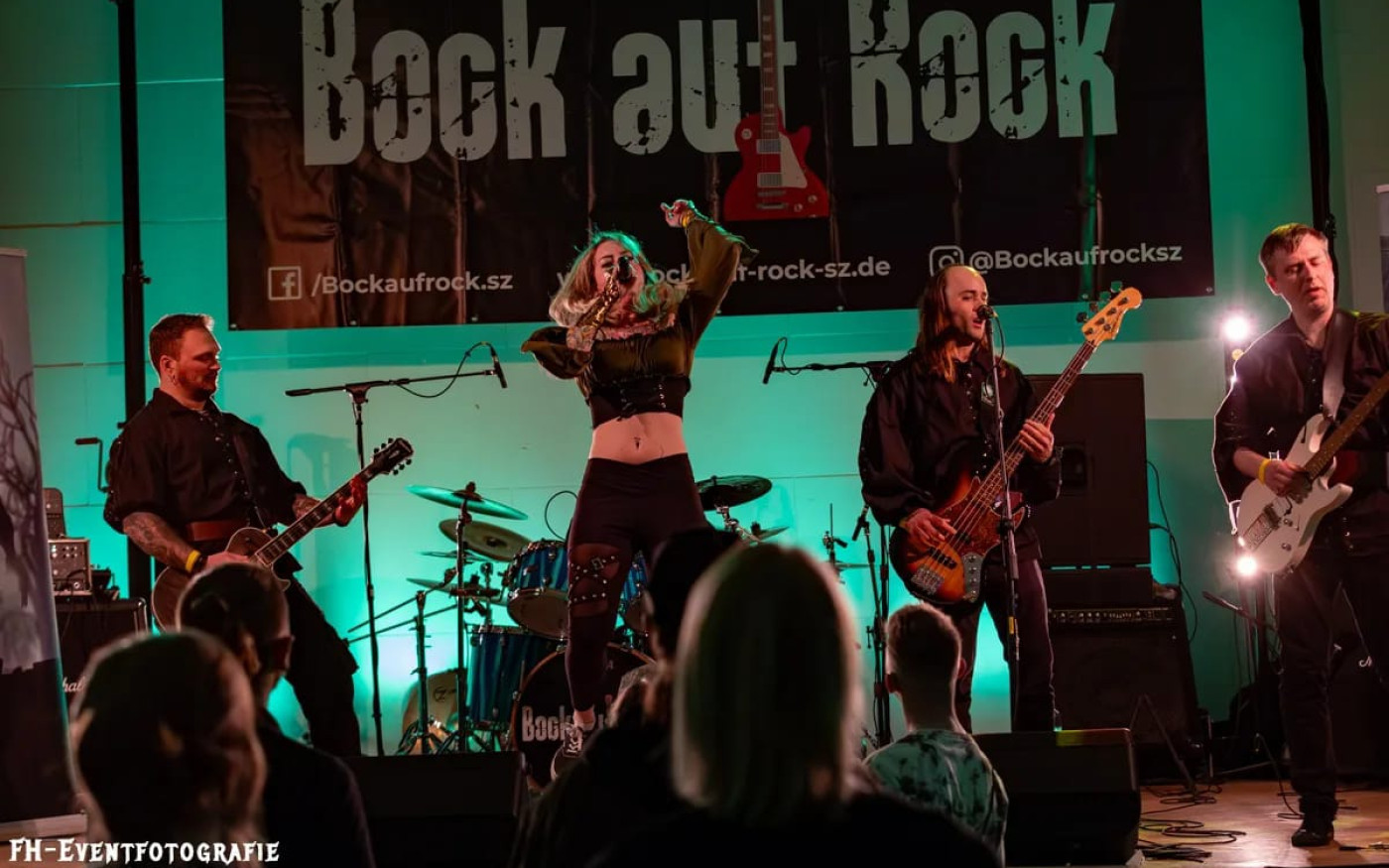 Eine grazile Elfe, die gegen innere Dämonen kämpft: So stark sind Sabrina Harder und ihre Band The Legend of Sabs mit Gifhorner Wurzeln