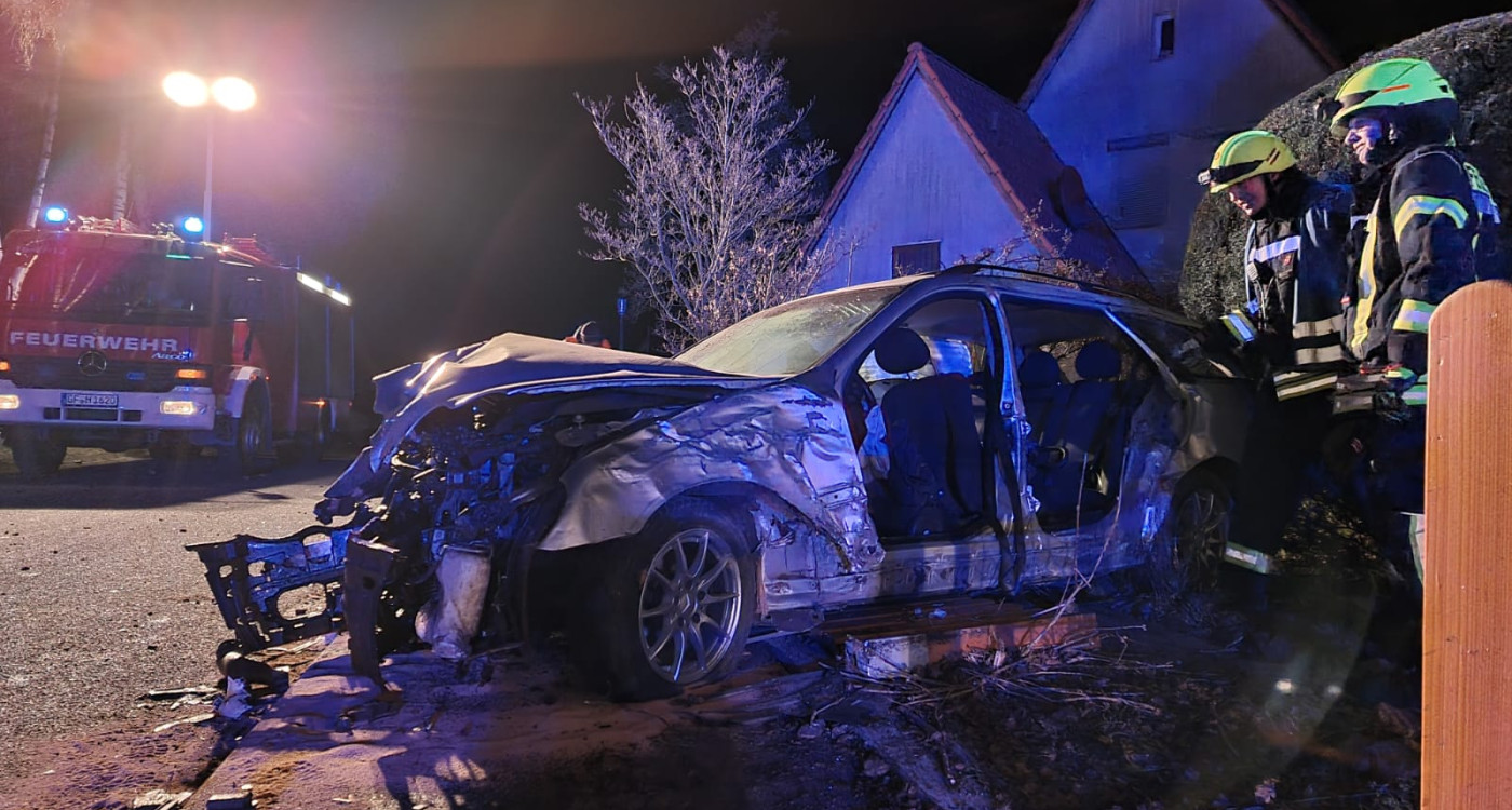 Eine Nacht, zwei Unfälle im Kreis Gifhorn, beide unter Alkoholeinfluss - Sechs junge Menschen teils schwer verletzt
