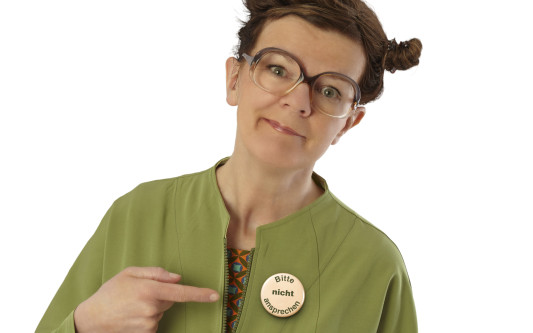 Eine Reise durch den Alltag - Frieda Braun erobert die Bühne der Stadthalle in Wittingen