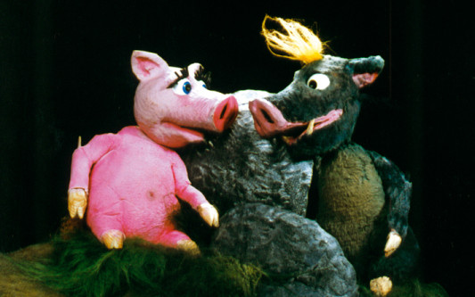 Eine Sau übt den großen Aufstand: Kulturverein Gifhorn bringt 