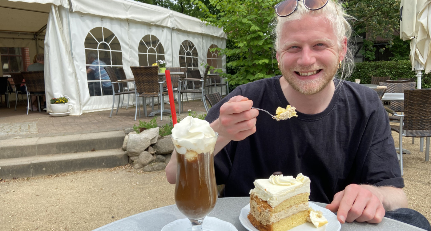 Eine Wunderwelt der Tortenkreationen - Im Landcafé Neubokel kann man es sich bei Torte und Eiskaffee gutgehen lassen