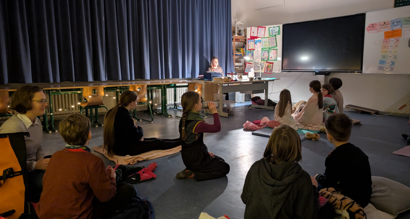 Eingekuschelt lauscht es sich am besten: Vorleseabend in der Albert-Schweitzer-Schule in Gifhorn
