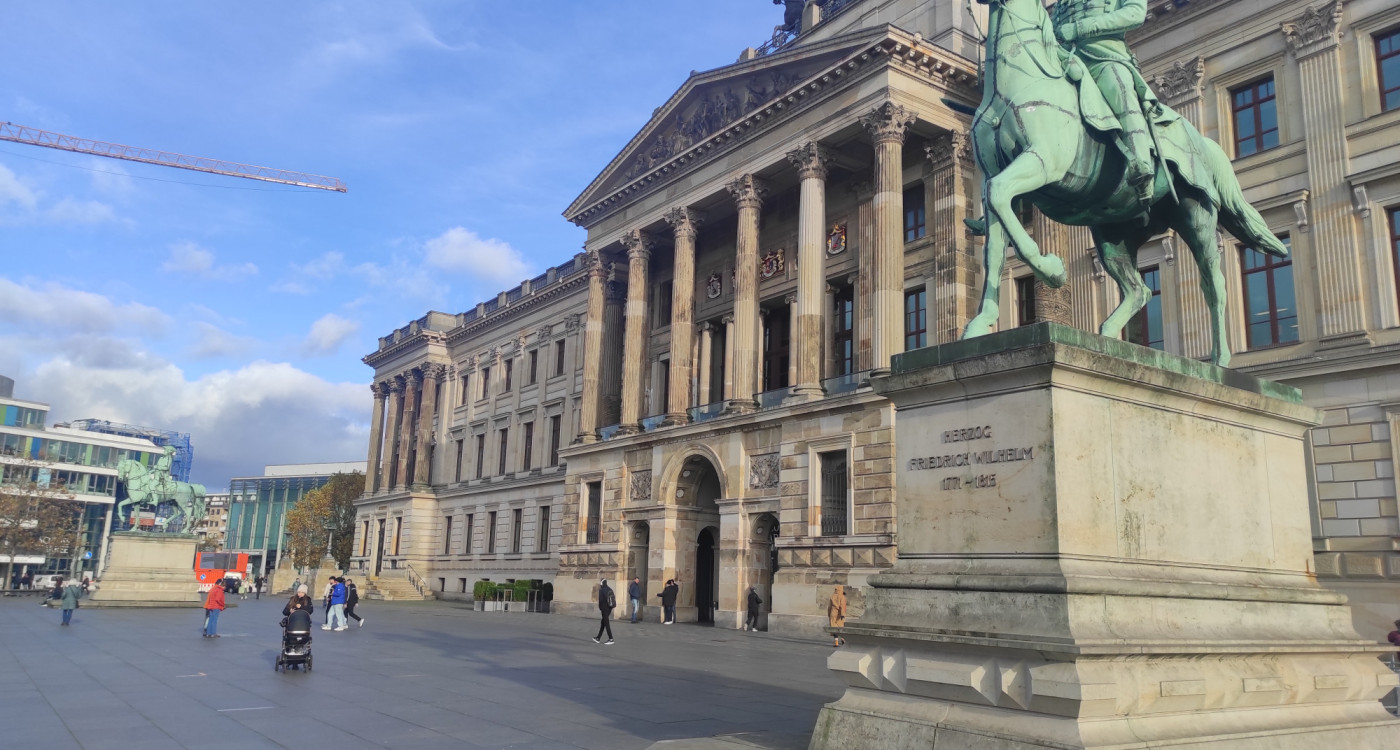 Einmal Braunschweig to go, bitte: KURT-Rezensentin Mia Anna Elisabeth Timmer überdenkt ihre Abneigung gegen die Löwenstadt