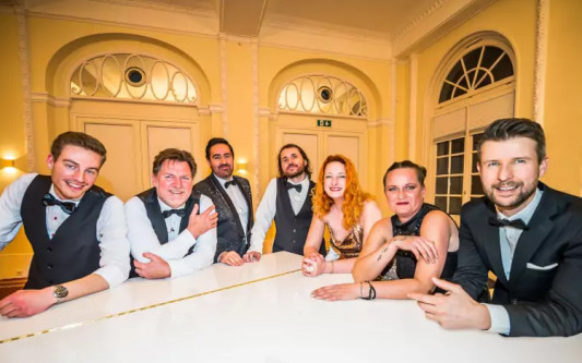 Einmal quer durch das Universum der Musik: Casino Royale zeigen ihre Show auf dem Gifhorner Altstadtfest