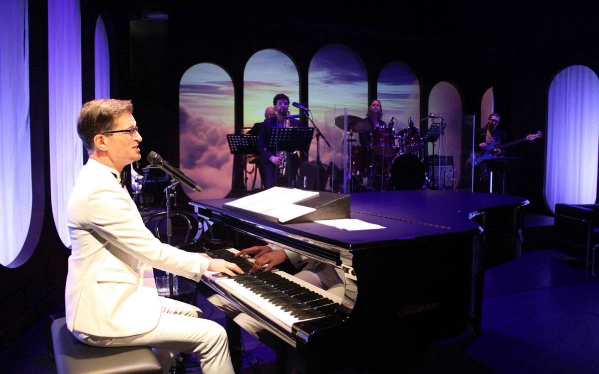 Einmal verrückt sein und aus allen Zwängen fliehen: Hommage an Udo Jürgens in der Gifhorner Stadthalle