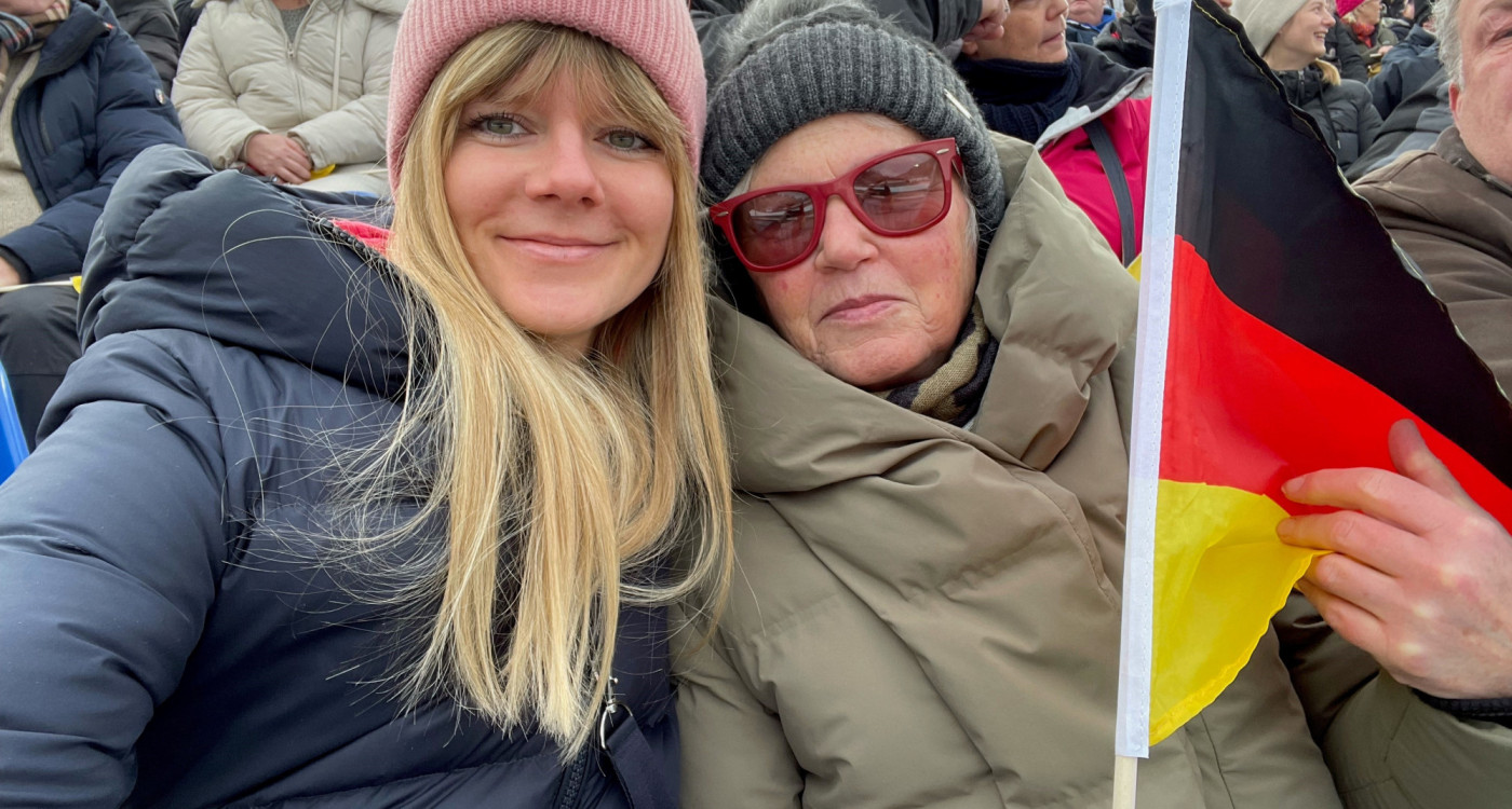 Ekstase beim Skispringen in Garmisch-Partenkirchen: Sport-KURT-Autorin Lisa Herbold und ihre Mutter erleben die Vierschanzentournee