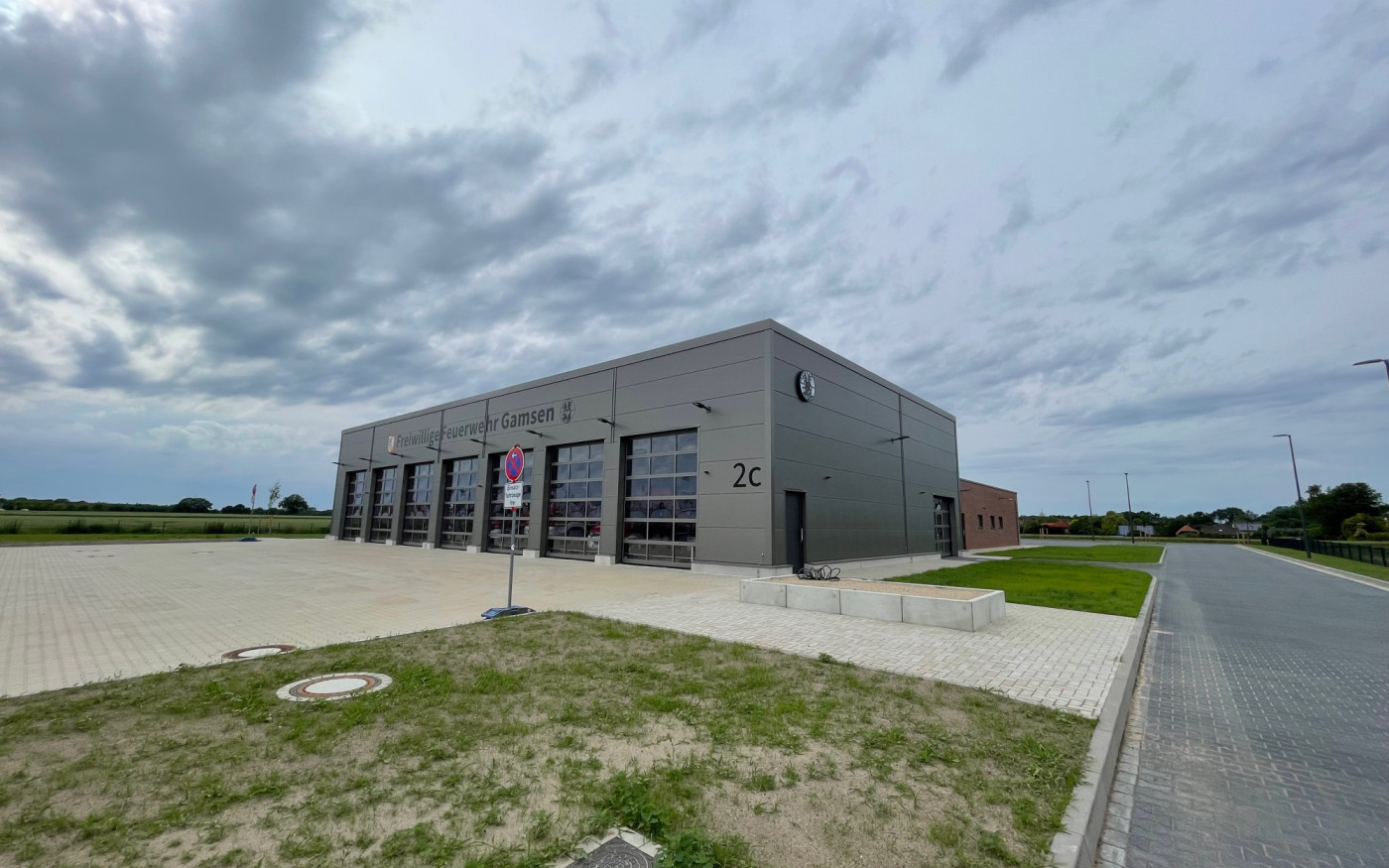 Endlich genug Platz im neuen Gerätehaus: Im Jubiläumsjahr freut sich die Feuerwehr Gamsen über ihr neues zweites Zuhause