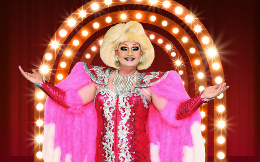 Endlich mal wieder richtig lachen: Das „Festival der Travestie“ kommt Ende März zurück in die Stadthalle Gifhorn