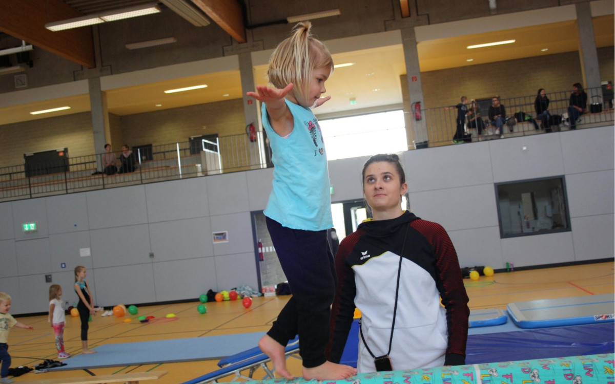 Endlich zurück ans Reck: 15 der 17 Kinderturnsparten des SSV Kästorf wirbeln durch die Luft