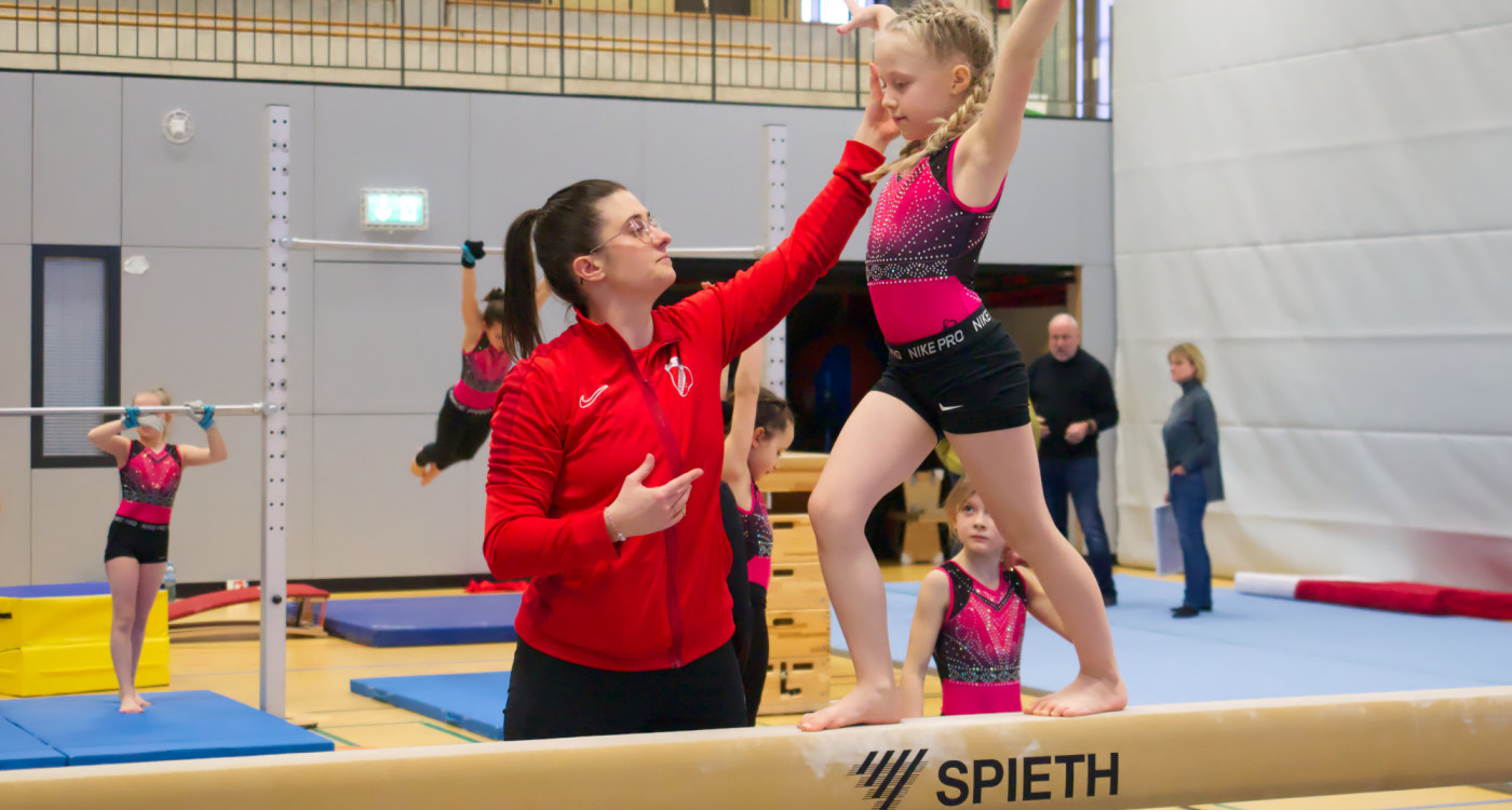 Erfolg bemisst sich mit mehr als nur einem Treppchen: SSV-Kästorf-Turntrainerin Kira Wrede spricht im Interview über ihre Berufung und Ziele fürs Team
