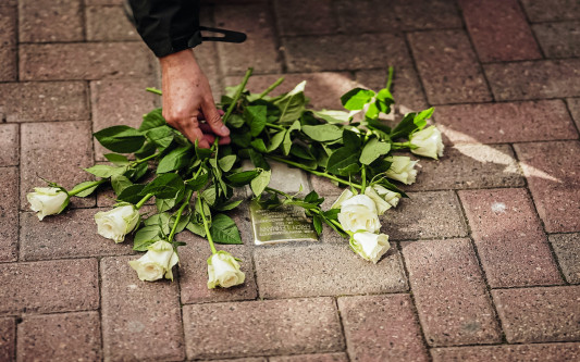 Erinnerung an die Opfer der Zwangssterilisationen in Kästorf: Künstler Gunter Demnig verlegt zehn weitere Stolpersteine am 25. Oktober