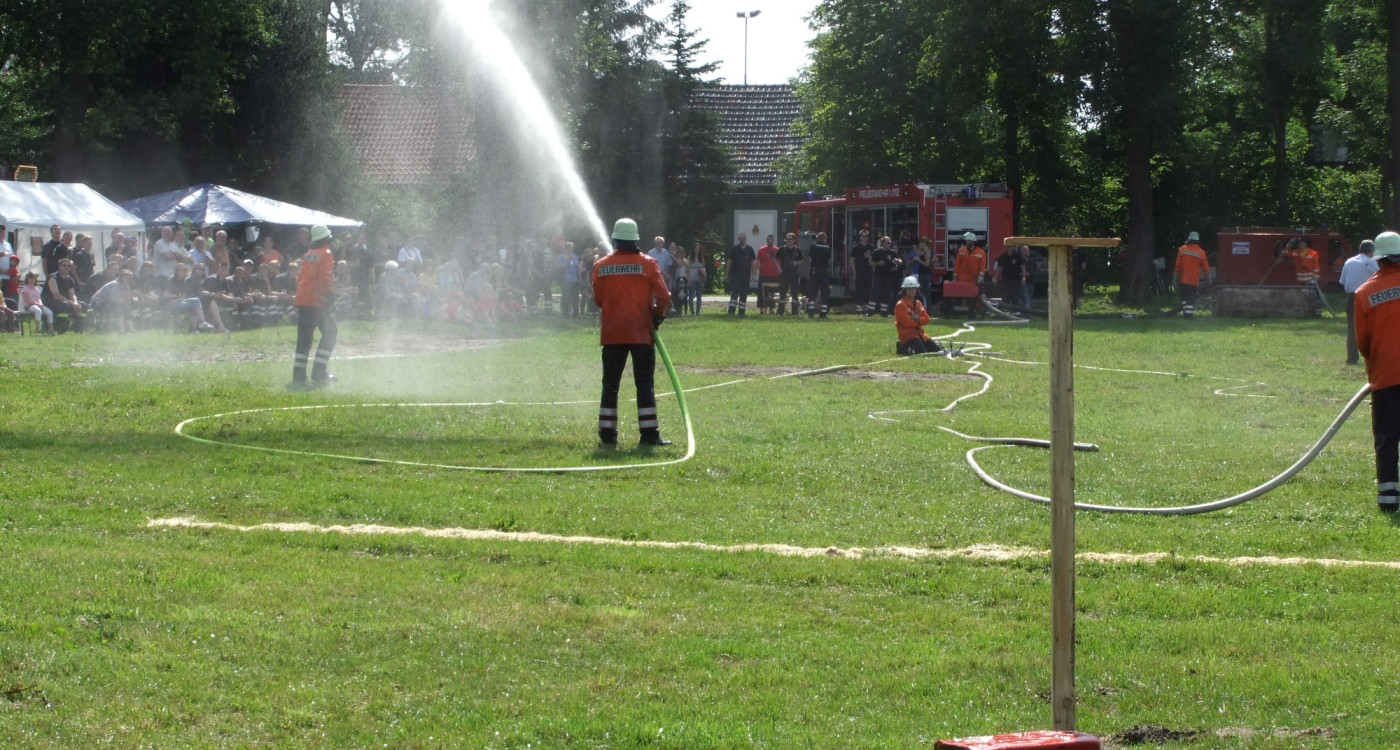 Erst Rohr-Games, dann Feuerwehrfrühstück: 112 Jahre Freiwillige Feuerwehr Ribbesbüttel werden am 3. und 4. August gefeiert