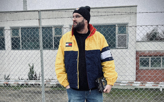 Es muss wohl Hassliebe sein: Der Produzent René Kannowski alias Kanne38 baut seine Beats gern in seiner Gifhorner Hood