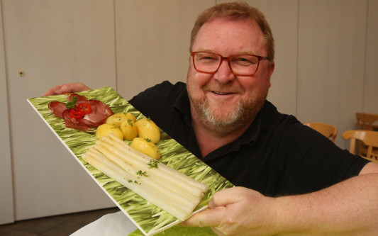 Es spargelt wieder in der Schützenwiese - In Gifhorns Gaststätte gibt‘s die norddeutsche Delikatesse gar in panierter Form